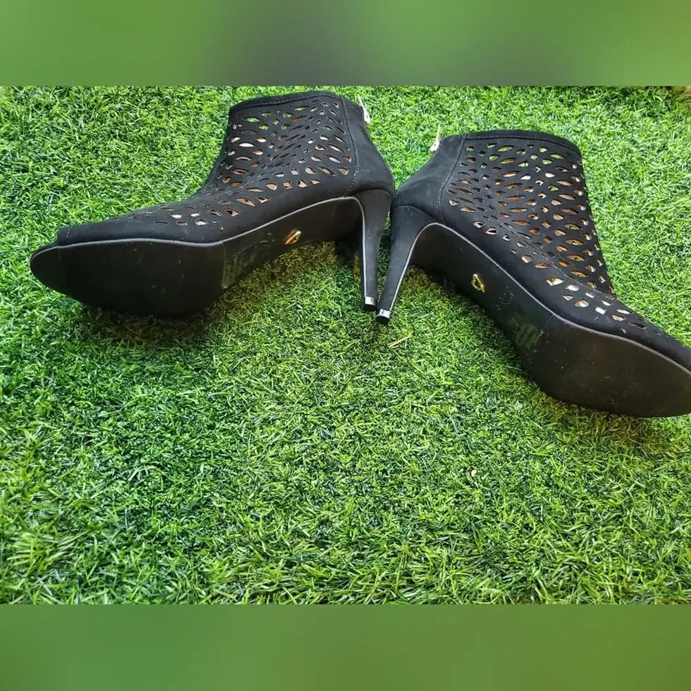 Thalia sodi black wedges, worn once size 8.5 FLAW